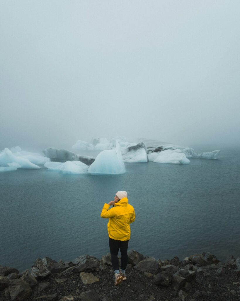 Fjell Outdoor case study: person in a yellow jacket on a rocky shore